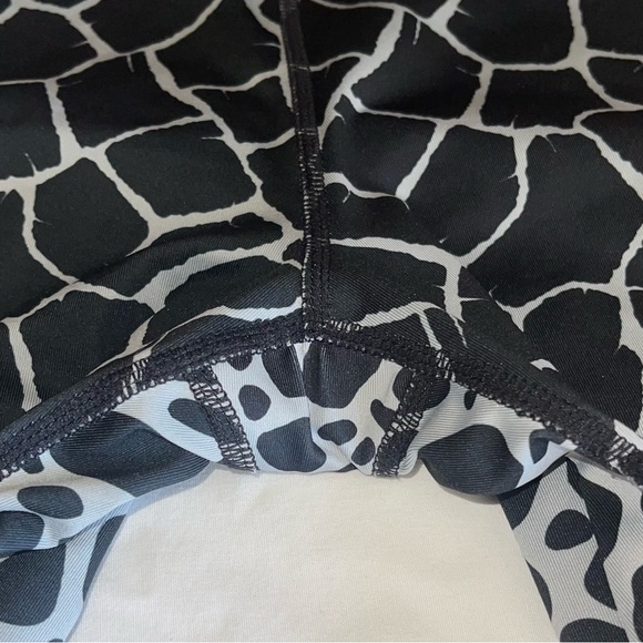 Nike Pro Dri Fit Womens Black & Grey Giraffe Training Leggings SMALL S DriFit - Picture 5 of 8